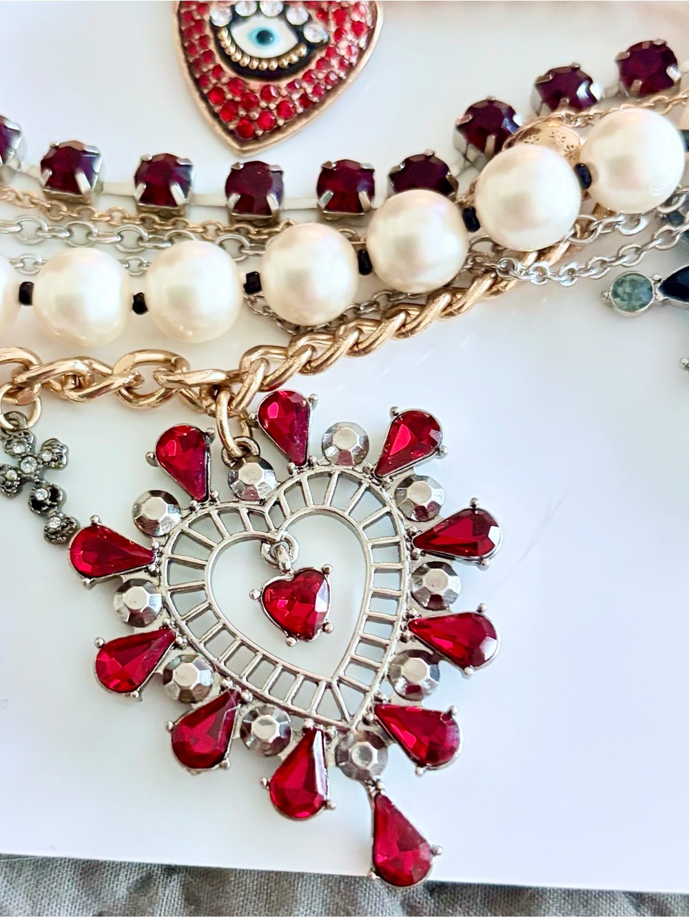 *RARE* VINTAGE Betsey Bold Heart, Evil Eye, Layered Charm Pearl Necklace